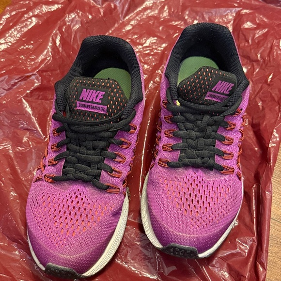 Nike - Zoom Pegasus 32 - youth 3.5 - Picture 3 of 7